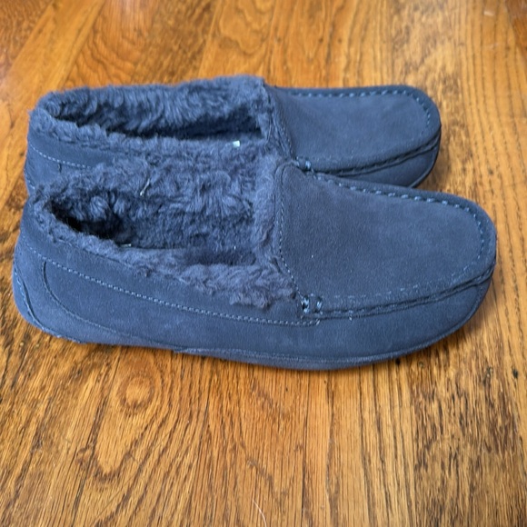 UGG Ascot Moccasins in Deep Ocean - Picture 4 of 7